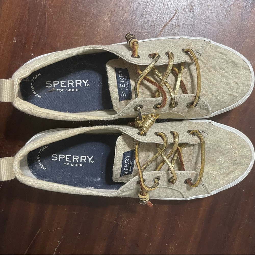 Sperry size 7.5 glittery gold shoe